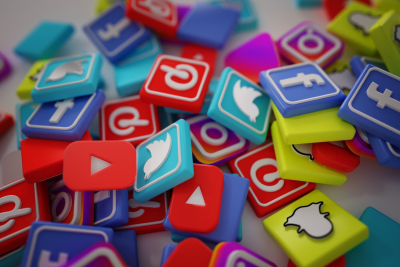Je vous gère les  réseaux sociaux de votre entreprises.